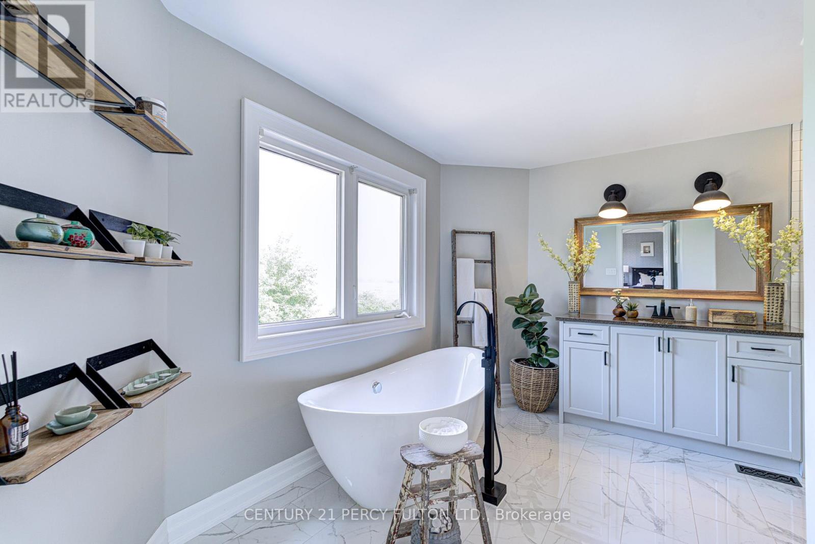 Photo 15 of 122 John W Taylor Avenue, New Tecumseth ON