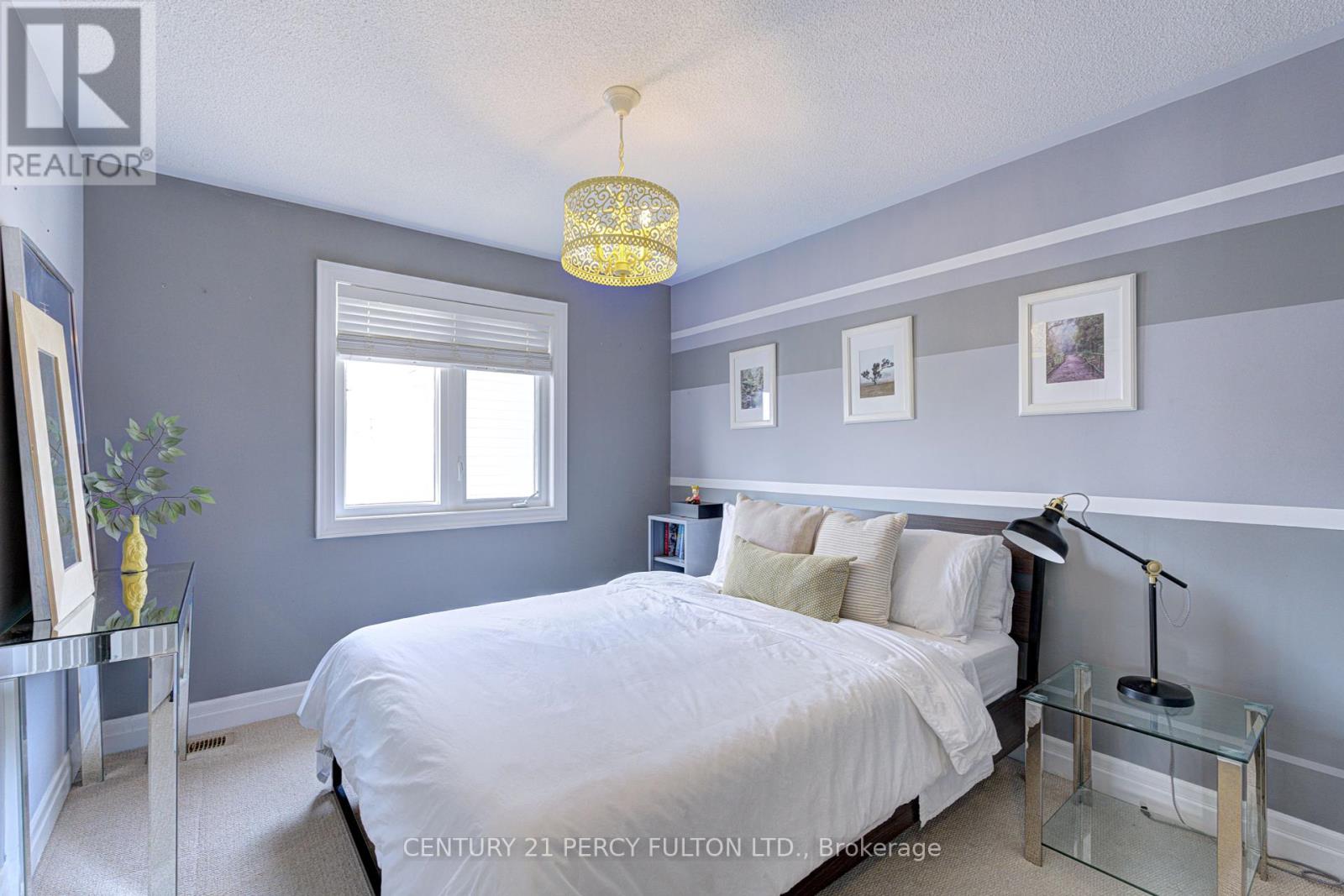 Photo 5 of 122 John W Taylor Avenue, New Tecumseth ON