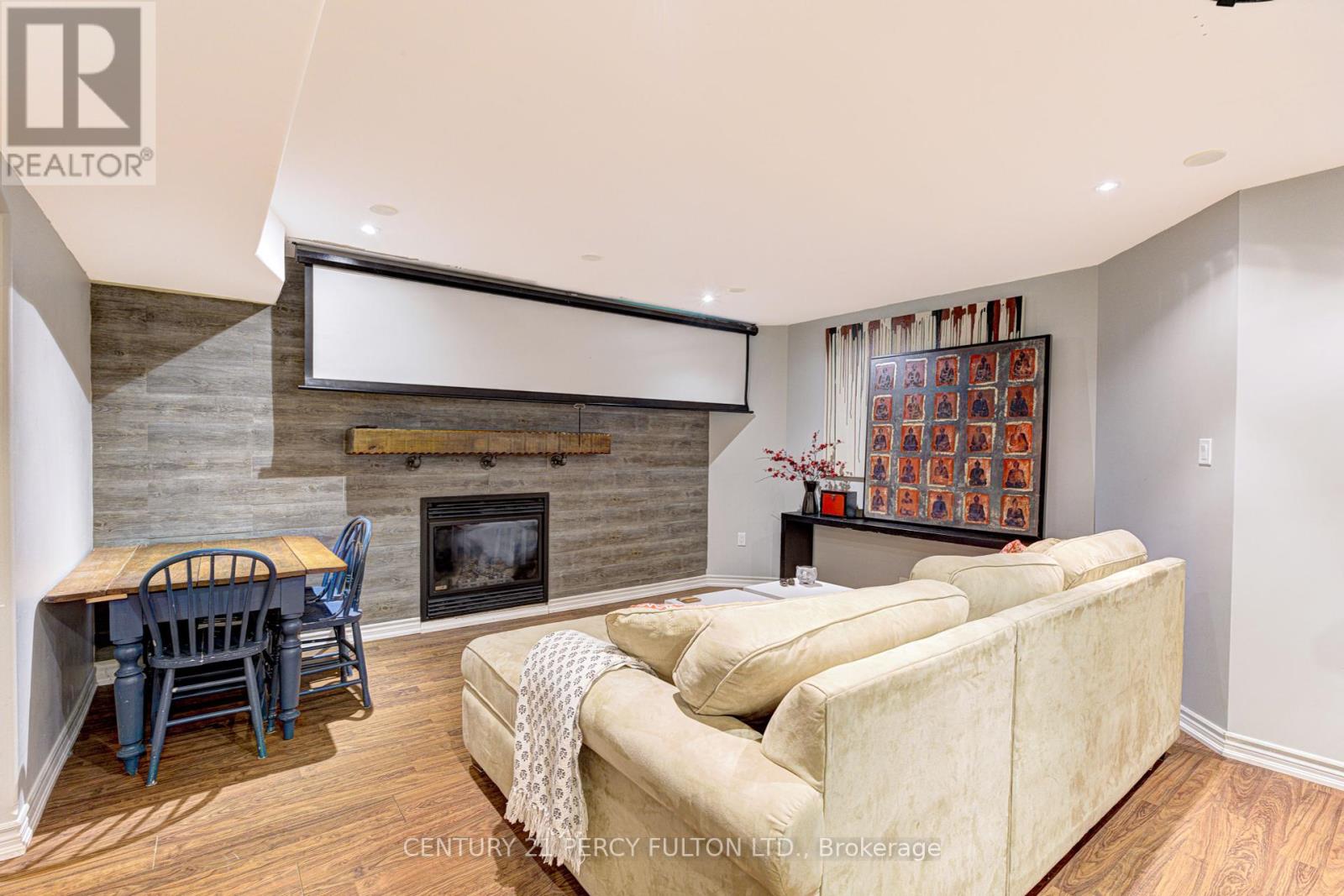 Photo 40 of 122 John W Taylor Avenue, New Tecumseth ON