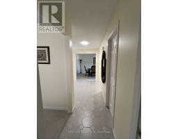 Family room - 102 Burwell Crescent, Markham, ON L3P6V1 Photo 7