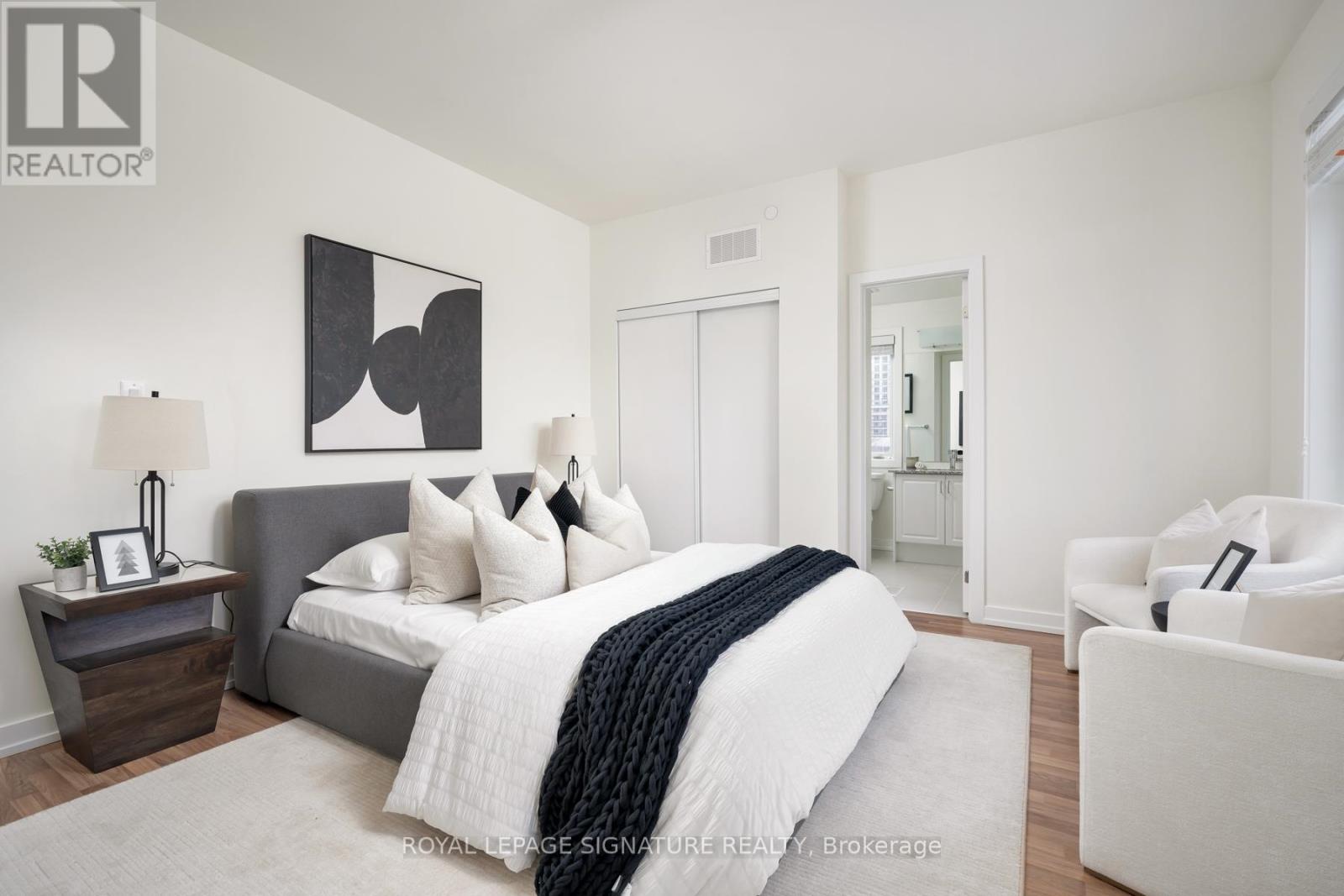 Photo 10 of 55 370 Red Maple Road, Richmond Hill ON