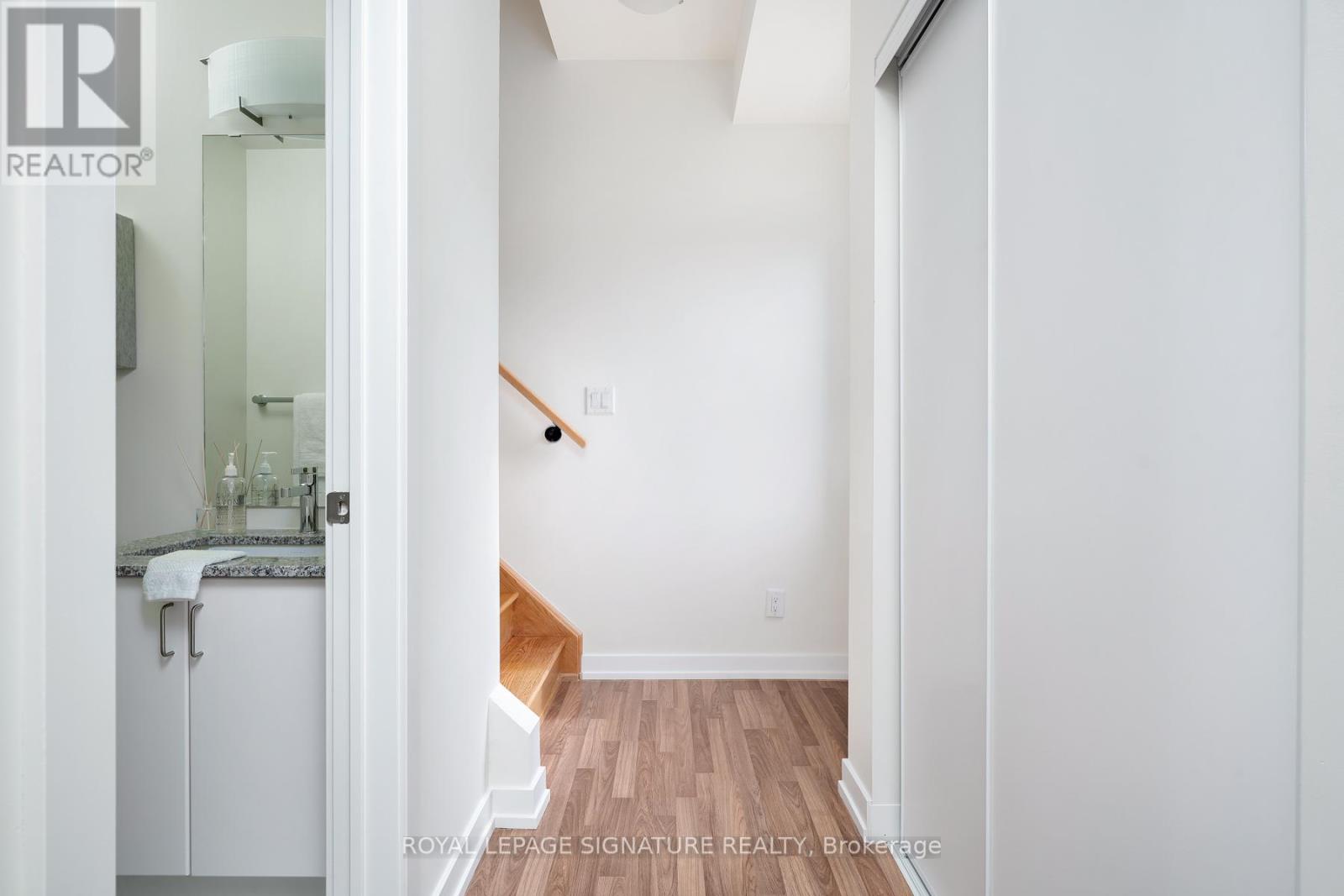 Photo 2 of 55 370 Red Maple Road, Richmond Hill ON