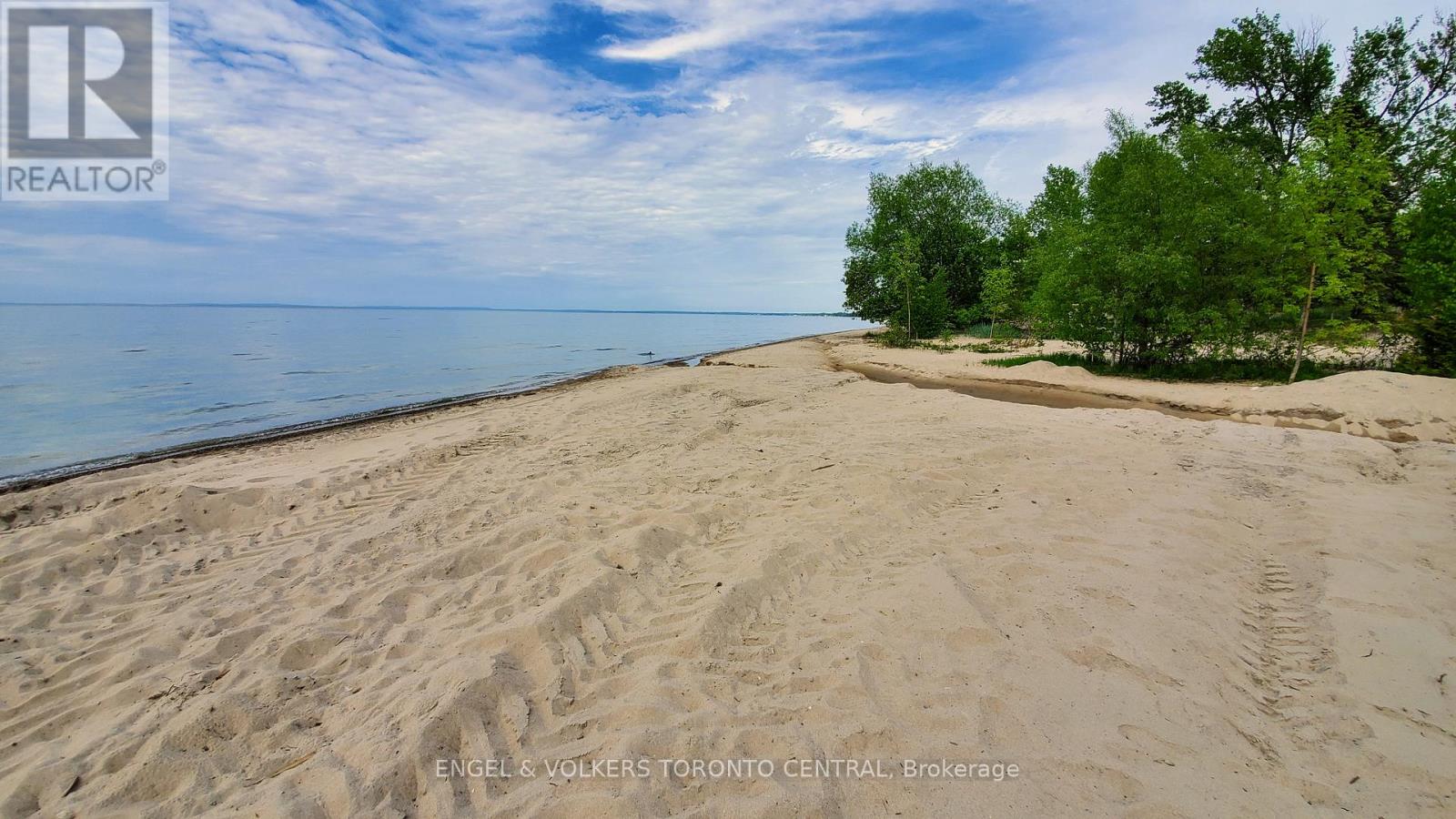 Photo 4 of 55 47th Street North, Wasaga Beach ON