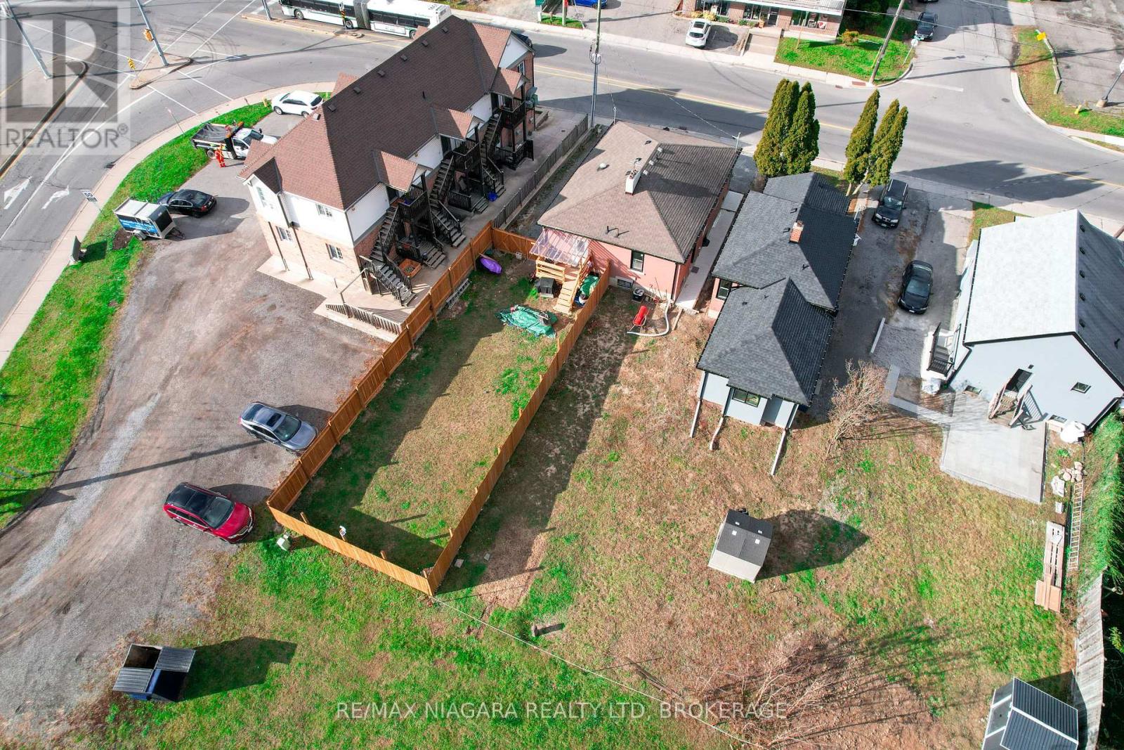 Photo 4 of 233 Pelham Road, St Catharines ON