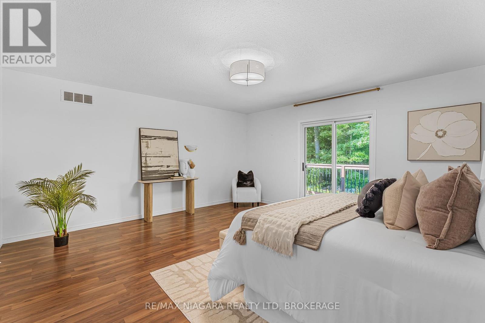 Photo 19 of 113 Foxtail Avenue, Welland ON