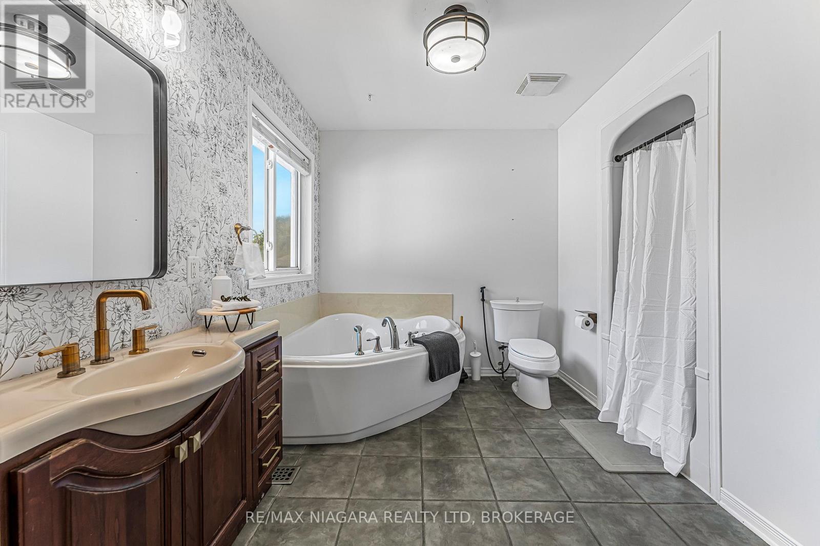 Photo 23 of 113 Foxtail Avenue, Welland ON