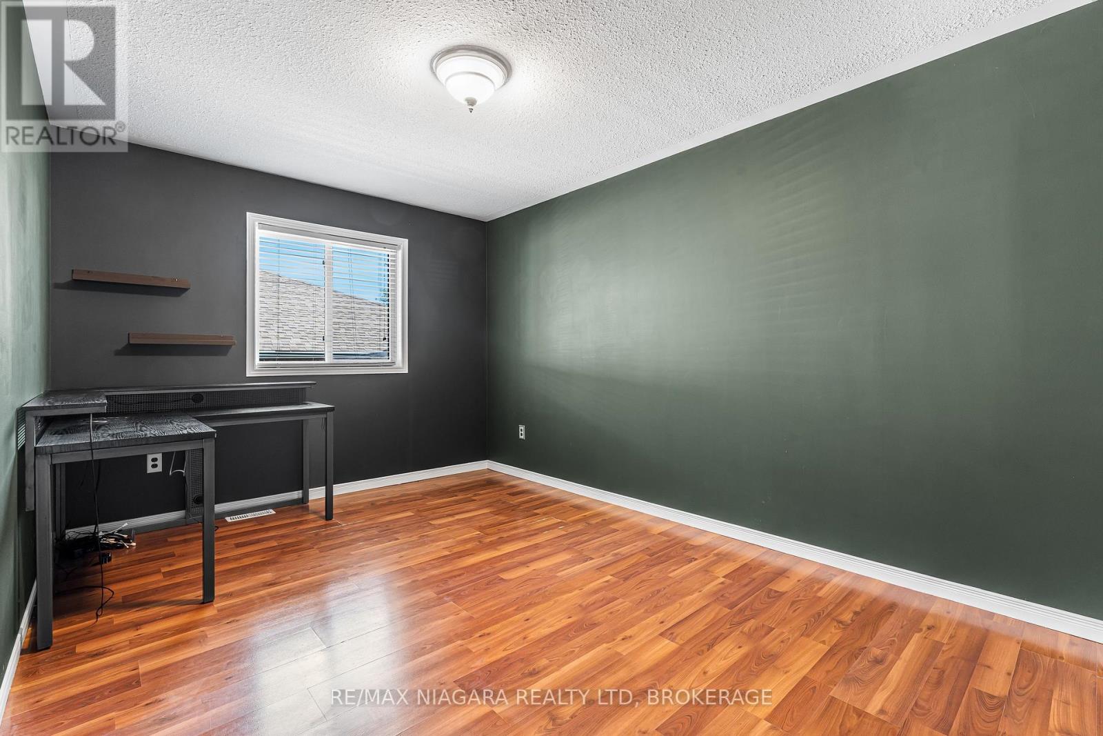Photo 26 of 113 Foxtail Avenue, Welland ON