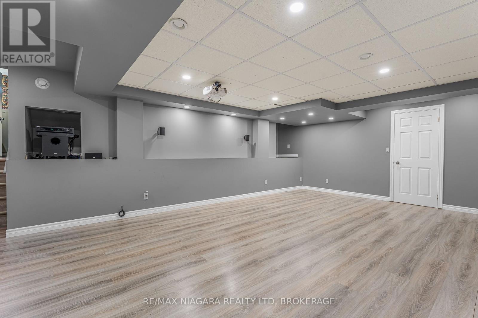 Photo 35 of 113 Foxtail Avenue, Welland ON