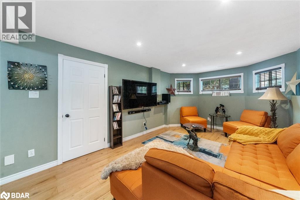 Photo 36 of 7 Coles Court, Wasaga Beach ON
