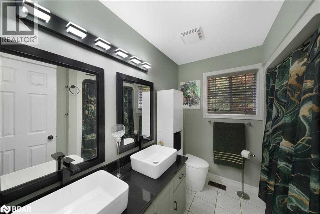 Photo 42 of 7 Coles Court, Wasaga Beach ON