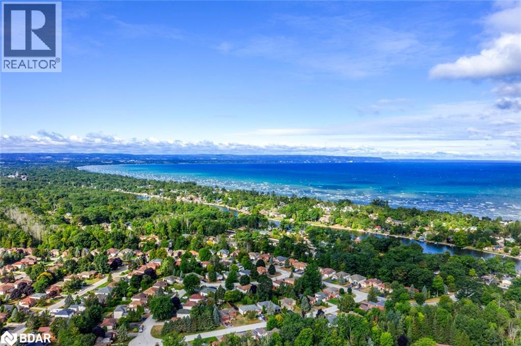 Photo 12 of 7 Coles Court, Wasaga Beach ON
