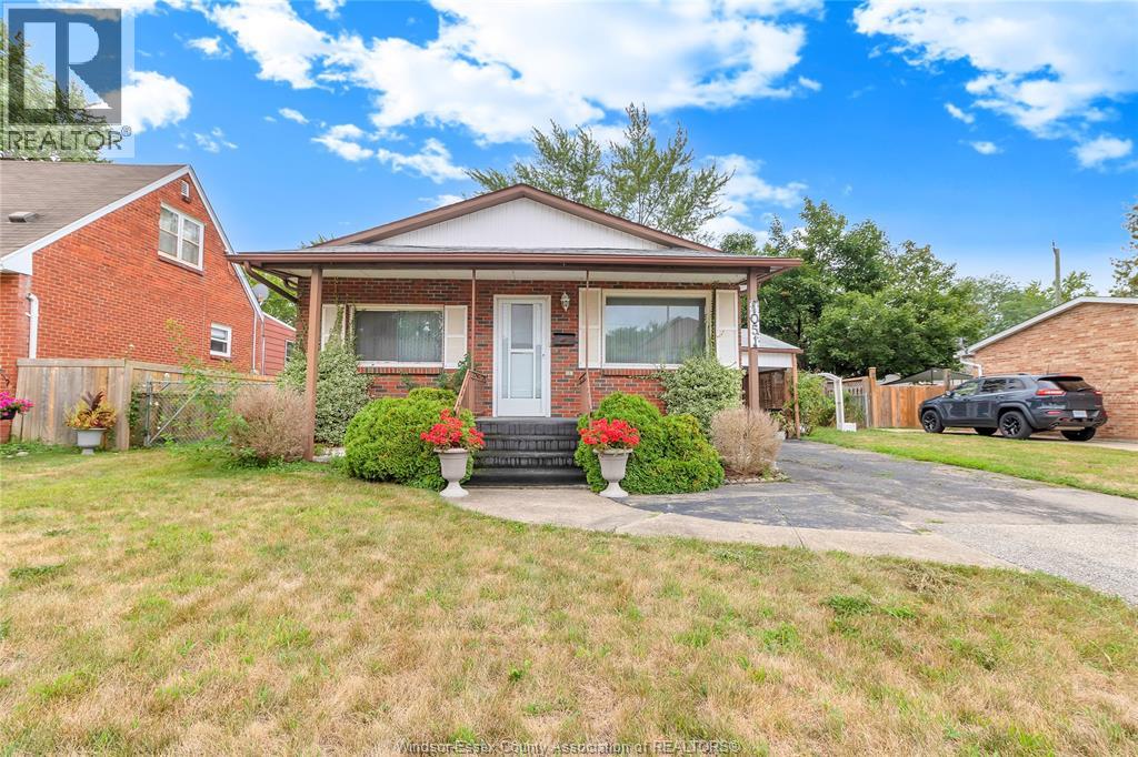 Photo 2 of 1051 Reedmere Road, Windsor ON