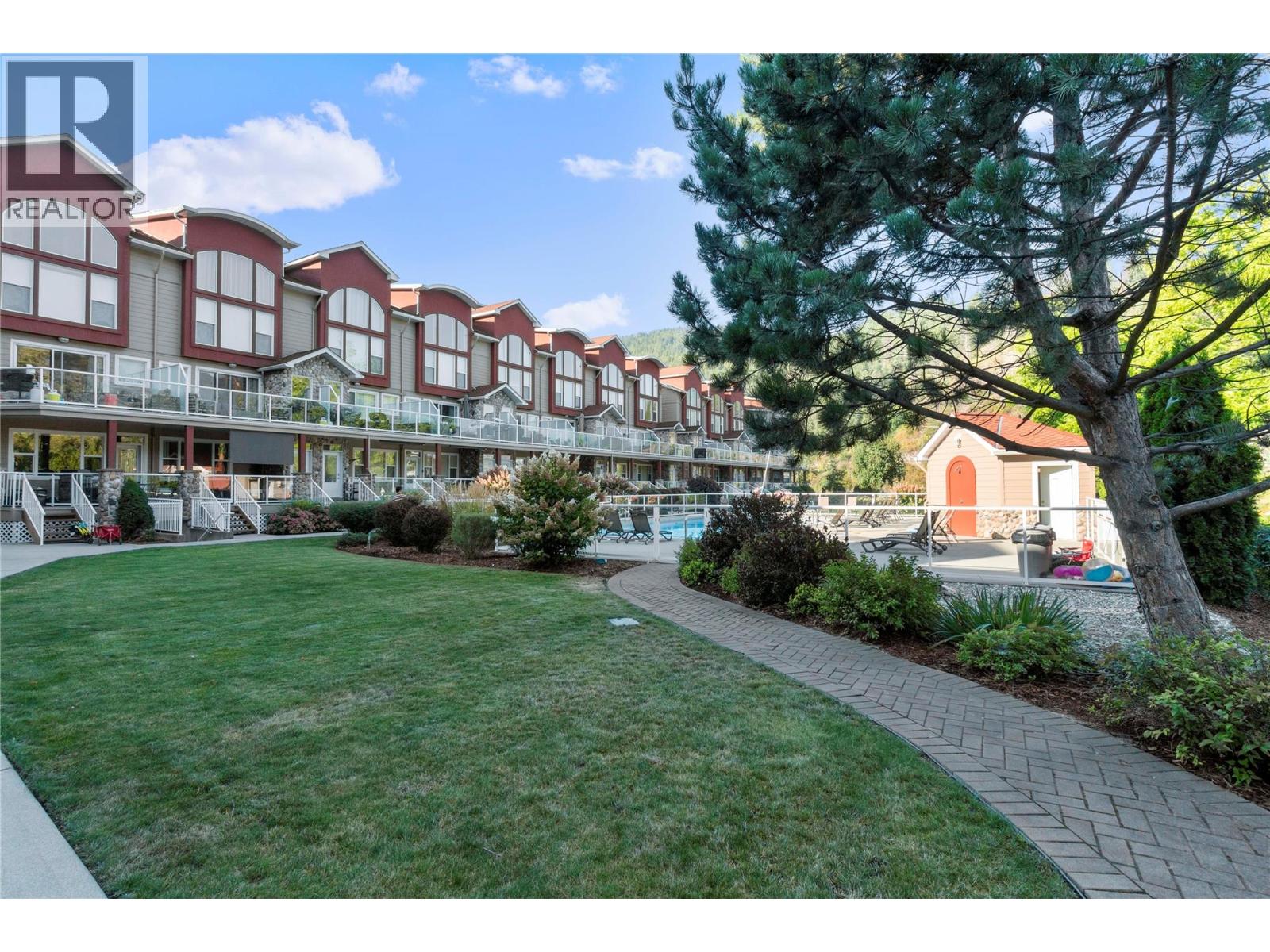 3 1130 Riverside Avenue, Sicamous