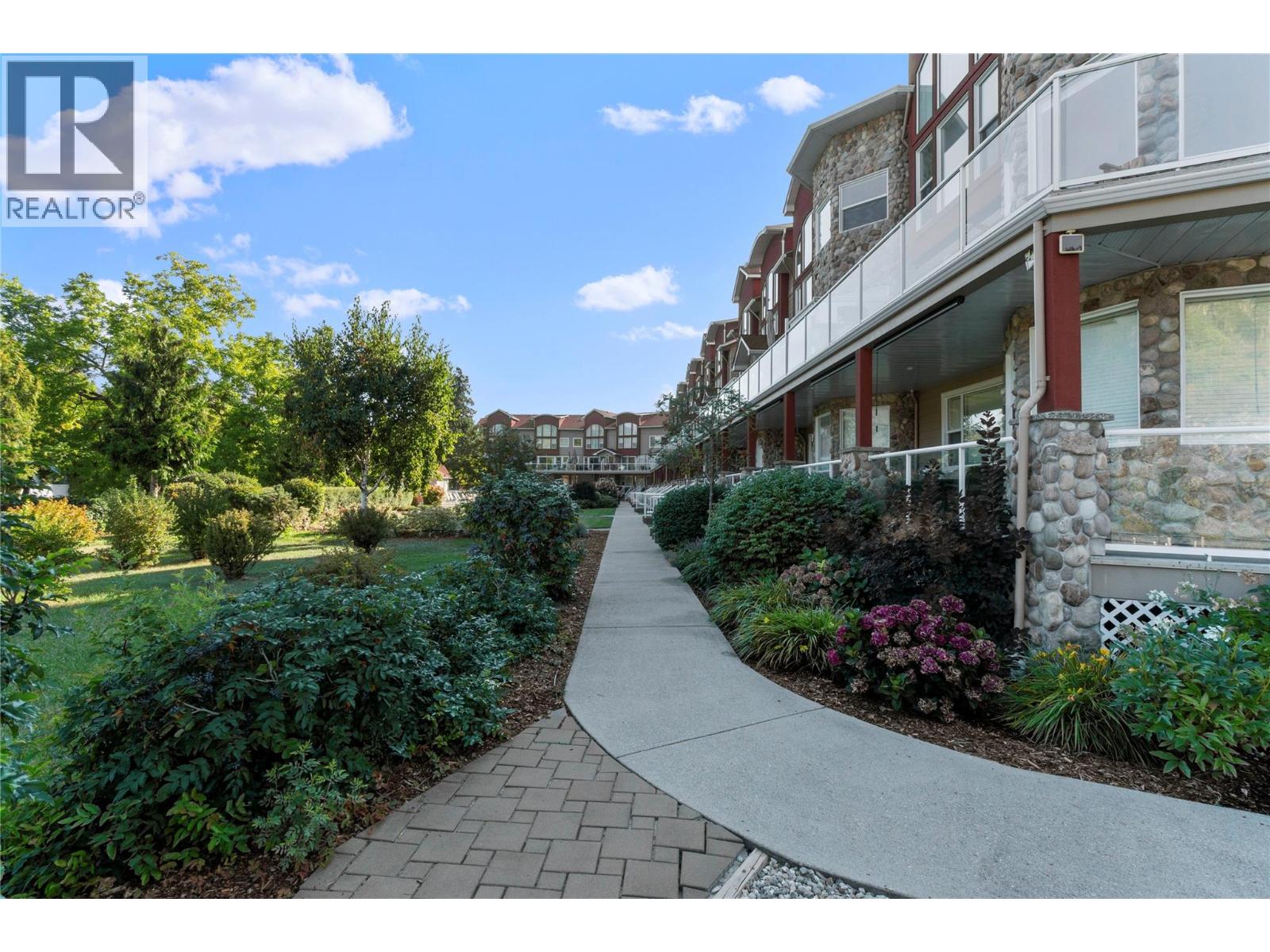 3 1130 Riverside Avenue, Sicamous