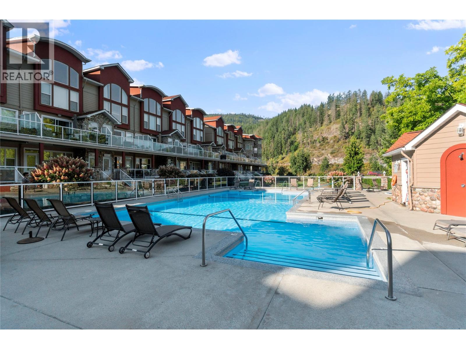 3 1130 Riverside Avenue, Sicamous