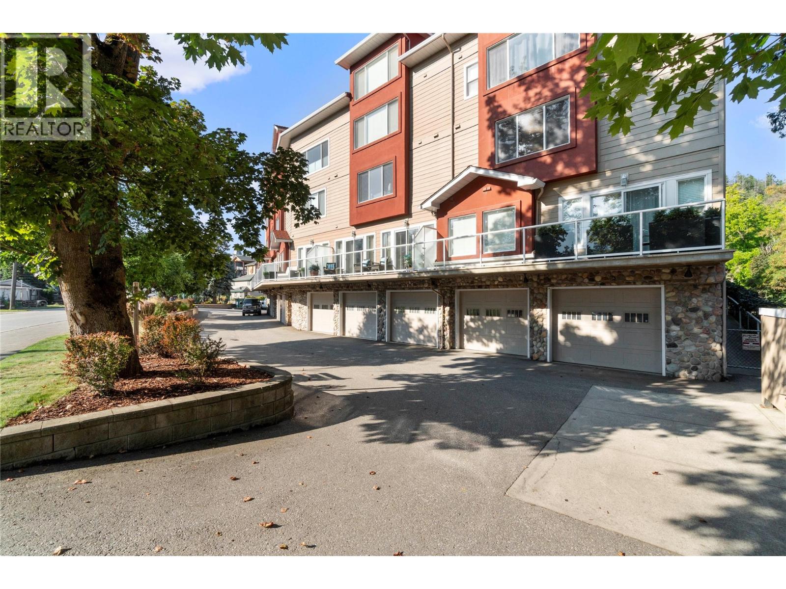 3 1130 Riverside Avenue, Sicamous