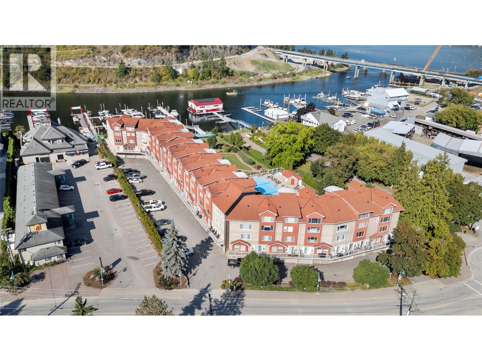 3 1130 Riverside Avenue, Sicamous