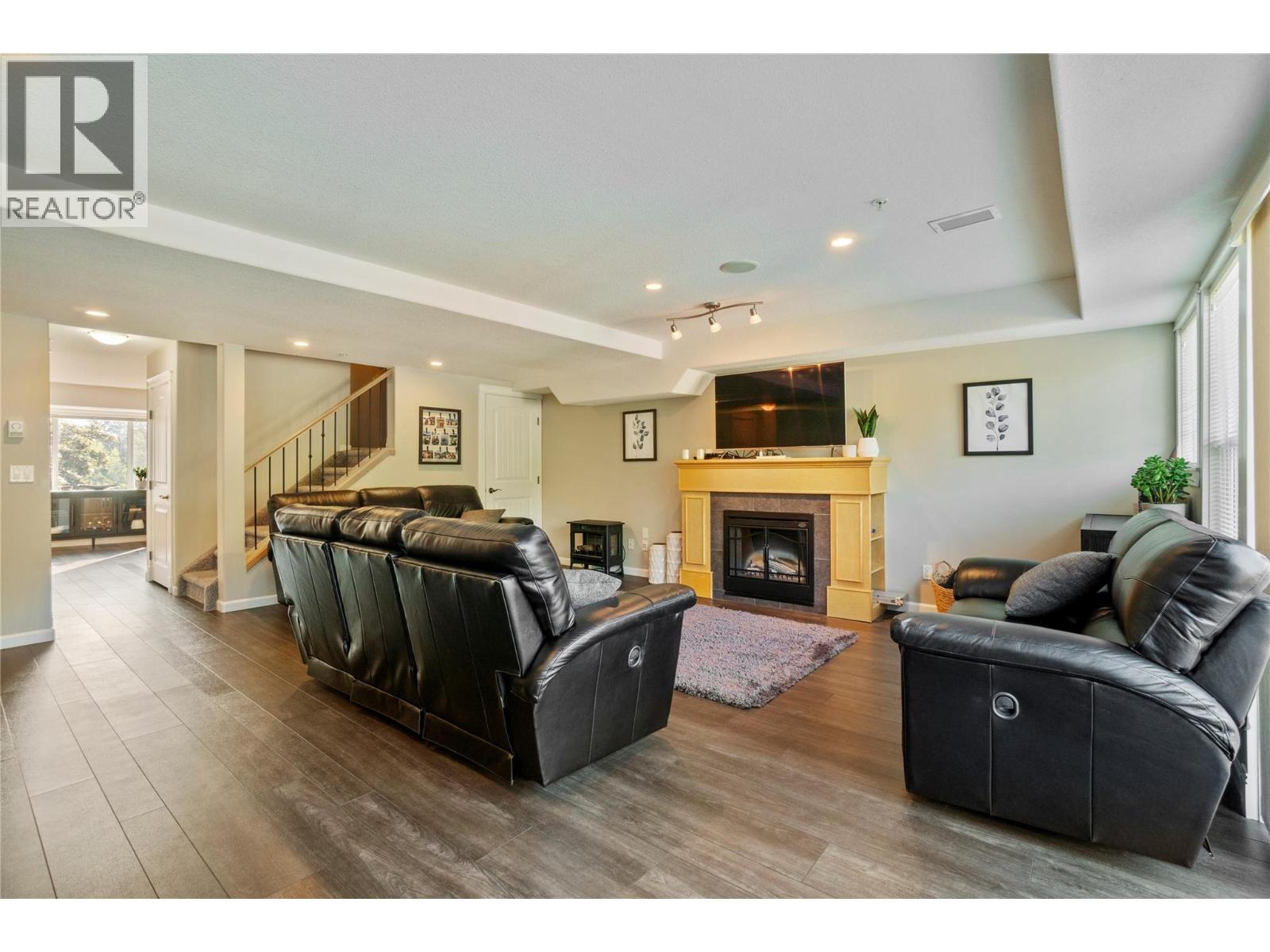 3 1130 Riverside Avenue, Sicamous