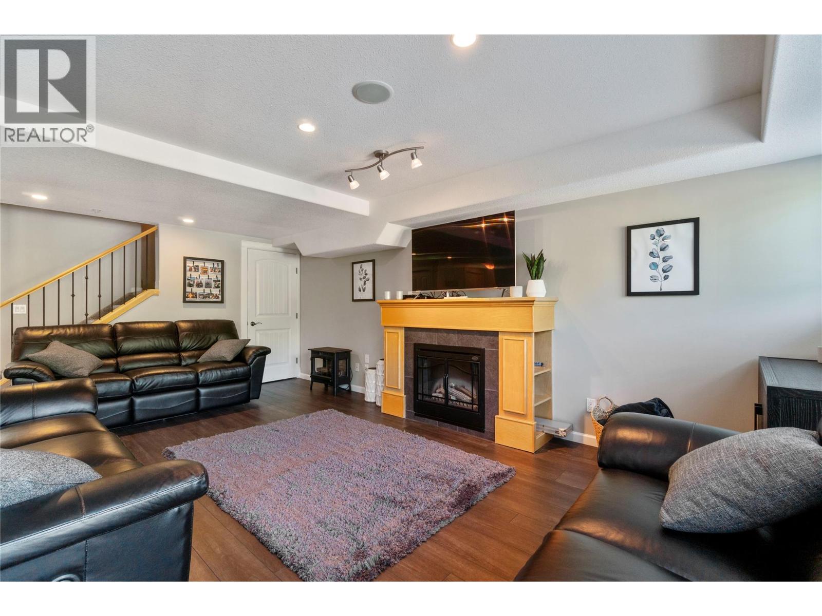 3 1130 Riverside Avenue, Sicamous