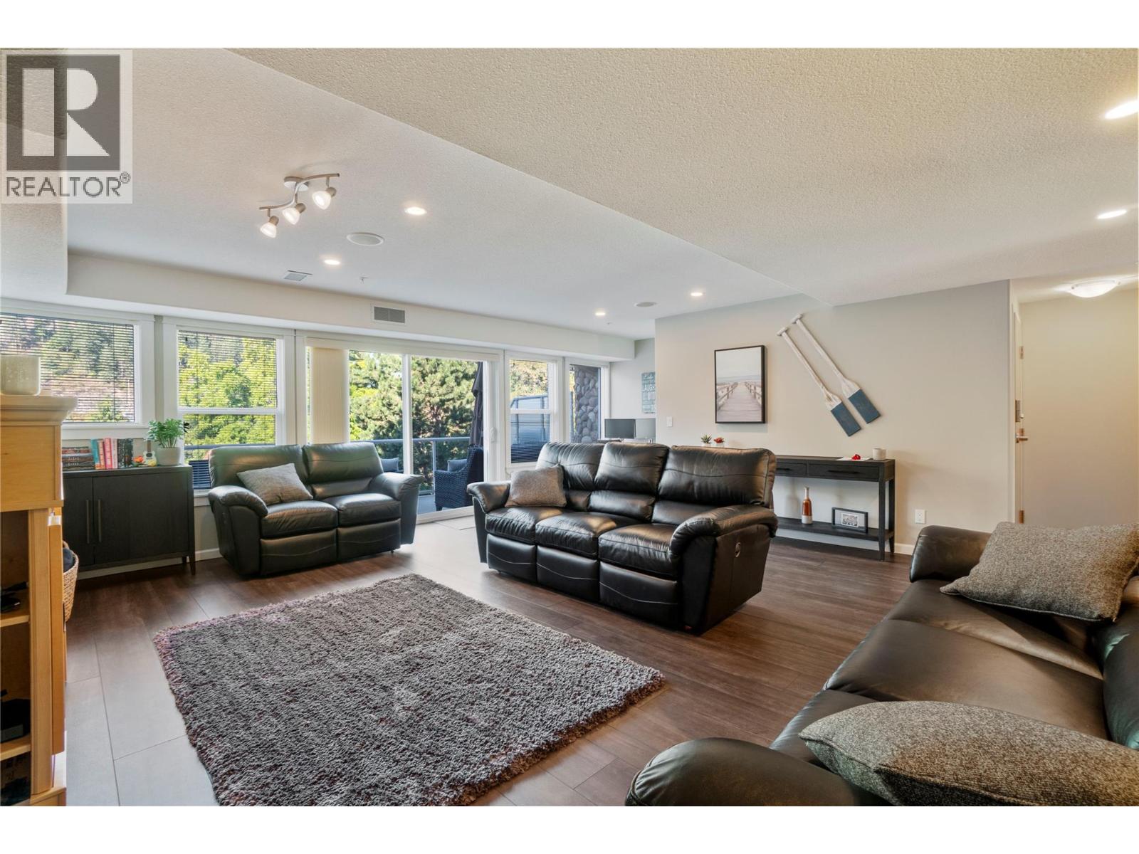 3 1130 Riverside Avenue, Sicamous