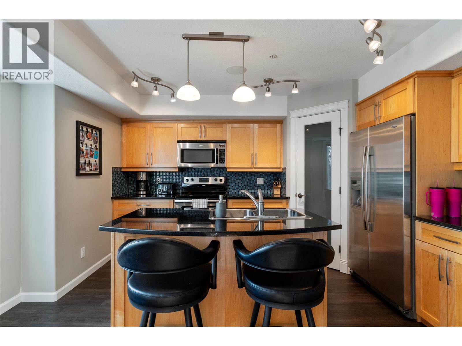 3 1130 Riverside Avenue, Sicamous