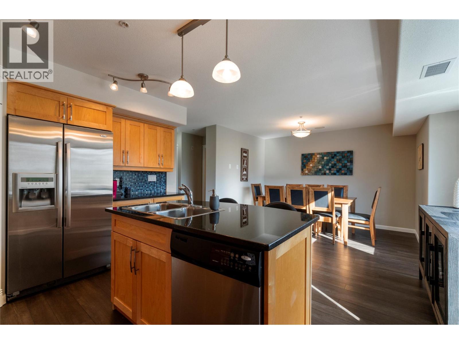 3 1130 Riverside Avenue, Sicamous