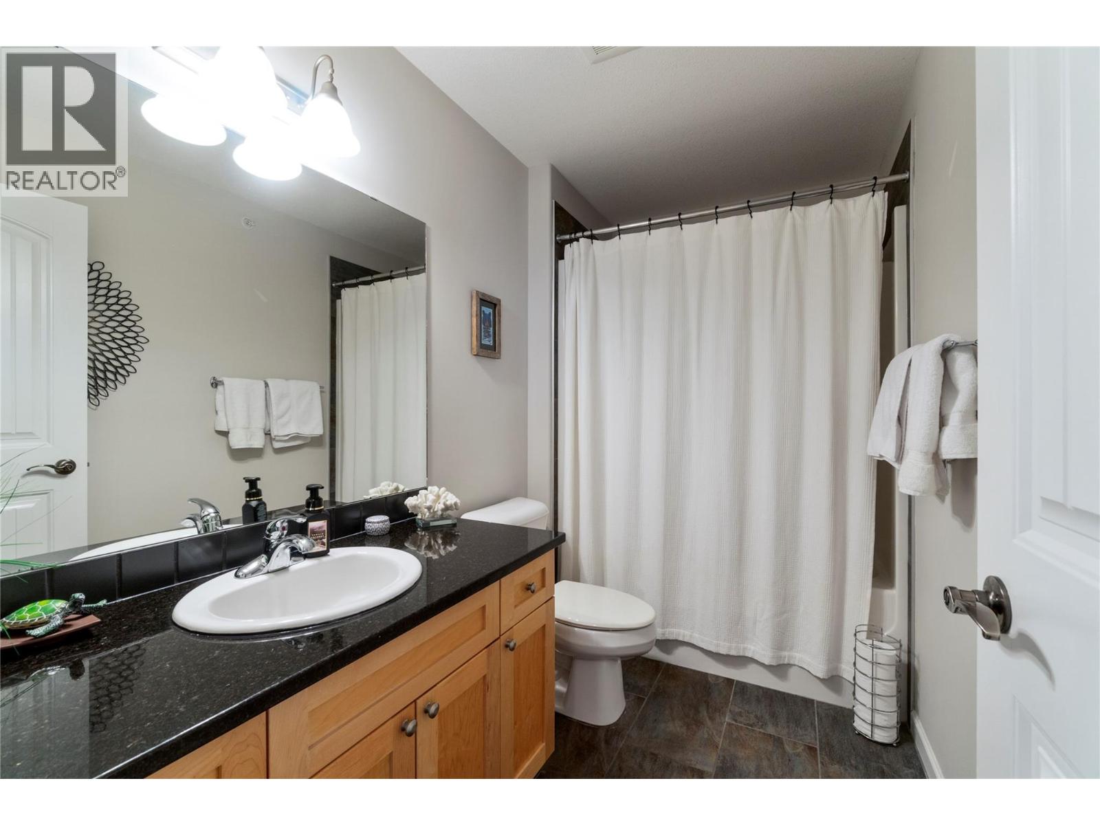 3 1130 Riverside Avenue, Sicamous