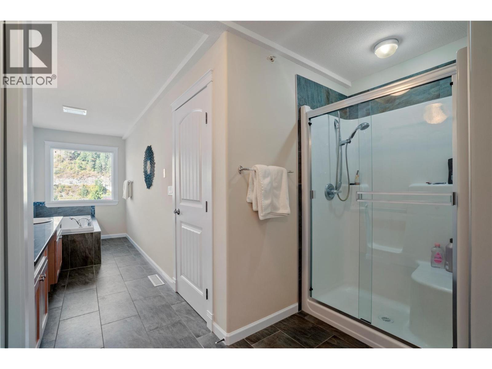 3 1130 Riverside Avenue, Sicamous