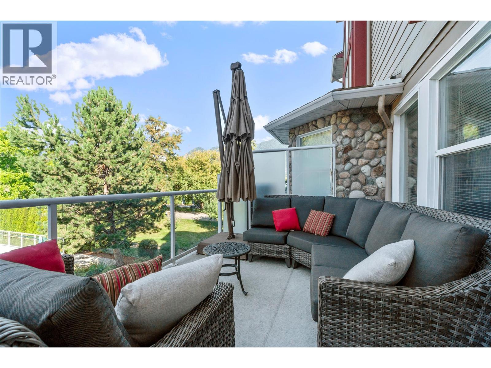 3 1130 Riverside Avenue, Sicamous