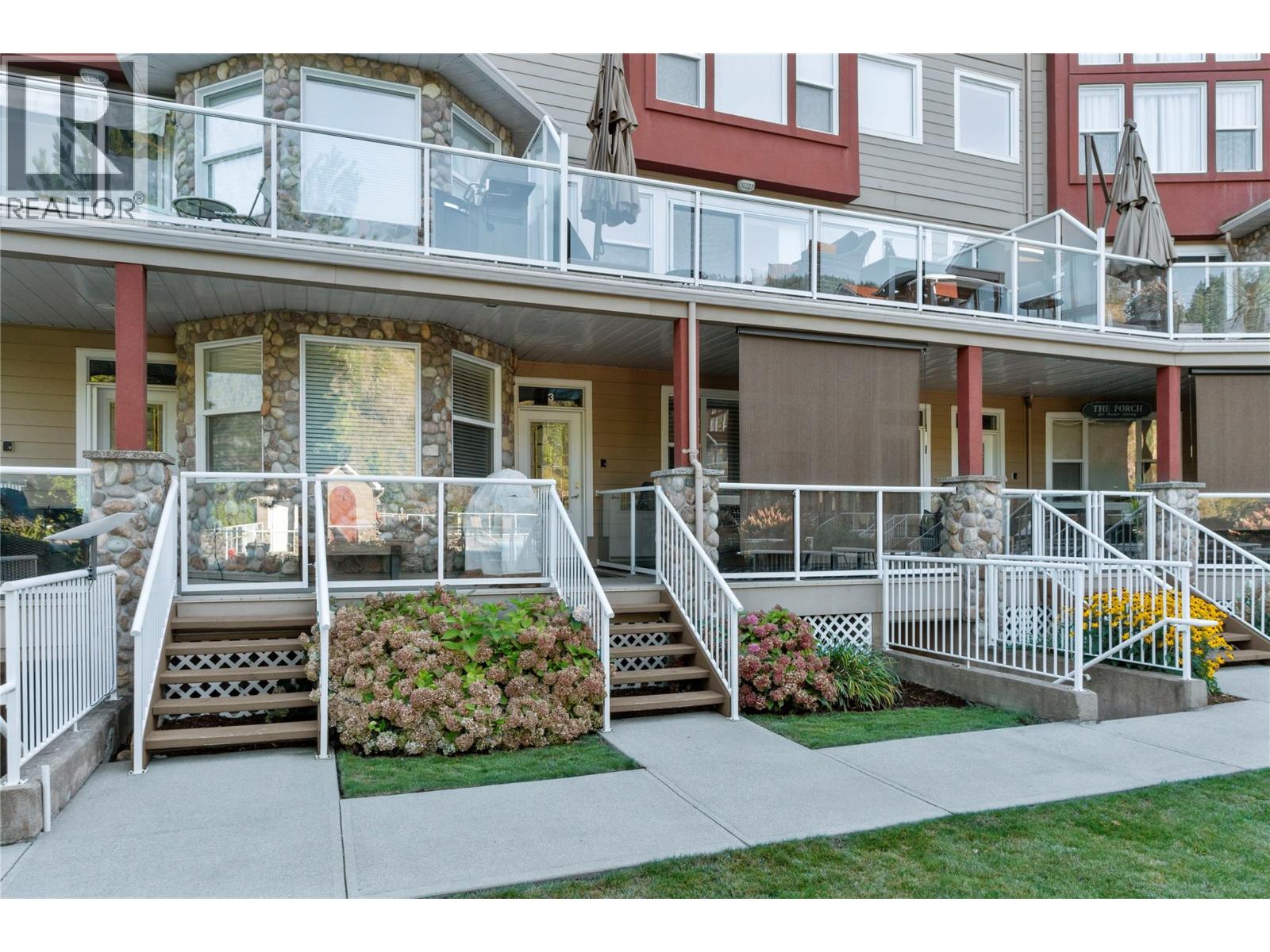 3 1130 Riverside Avenue, Sicamous