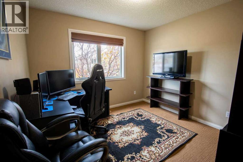 Photo 11 of 139 Fairmont Road S, Lethbridge AB