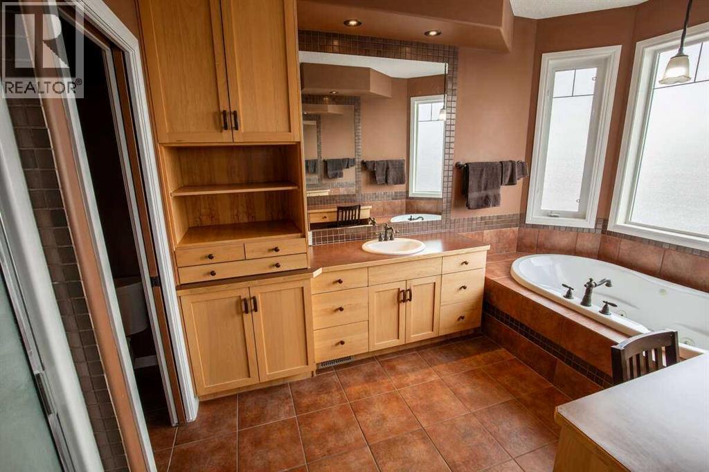 Photo 1 of 139 Fairmont Road S, Lethbridge AB