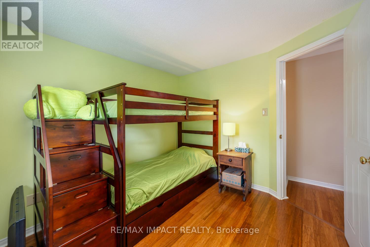 Photo 5 of 820 Bennett Crescent, Oshawa ON