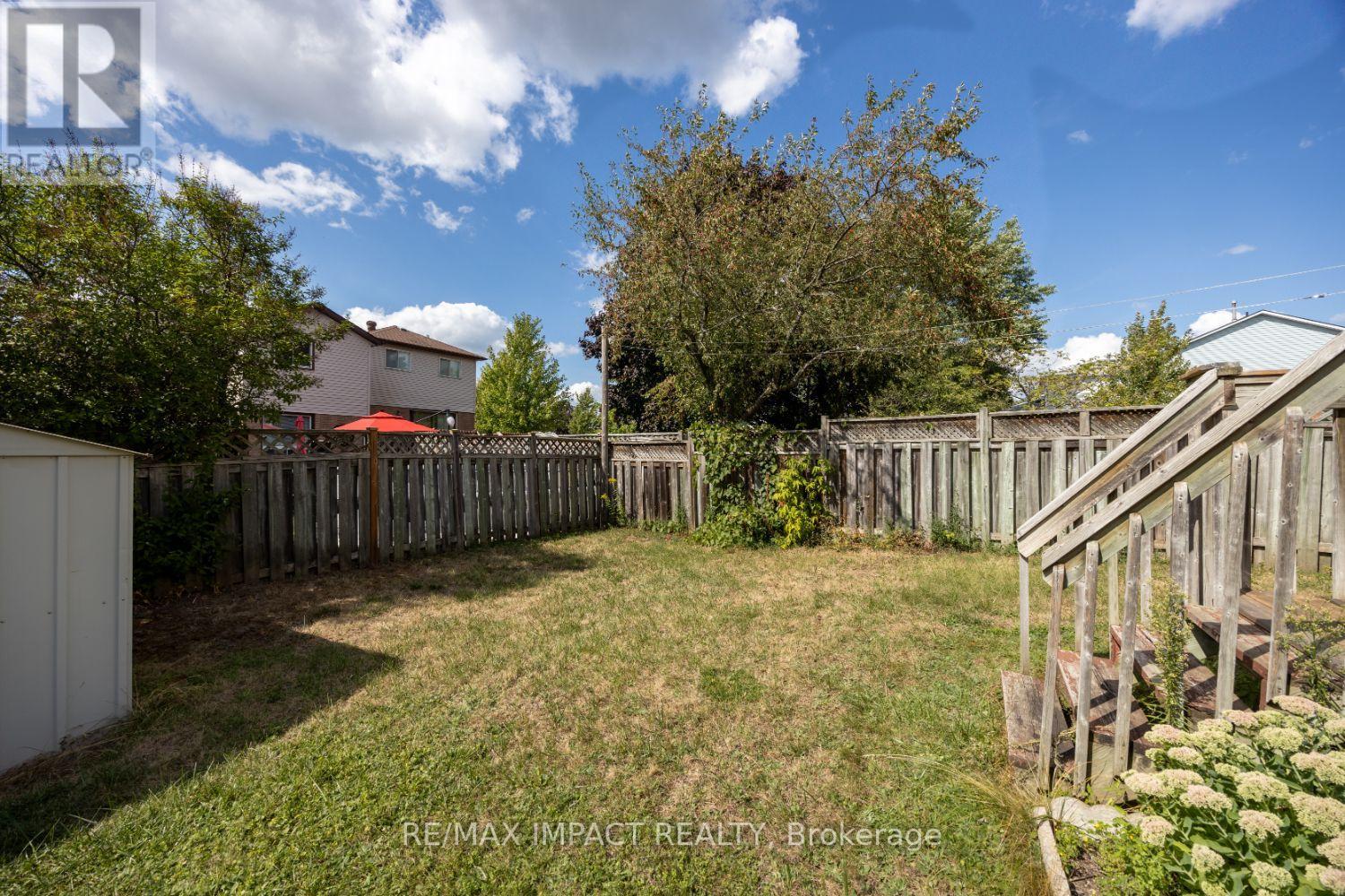 Photo 9 of 820 Bennett Crescent, Oshawa ON