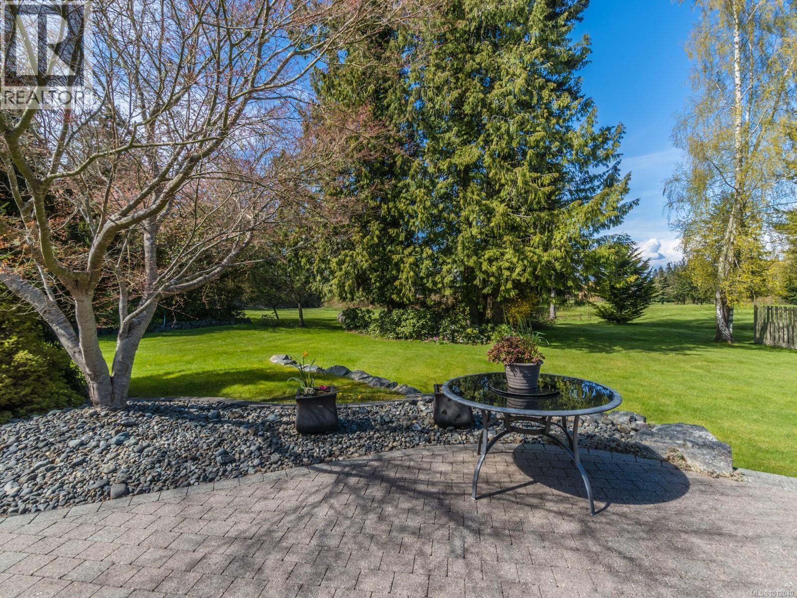 Photo 3 of 1023 Harlequin Rd, Qualicum Beach BC