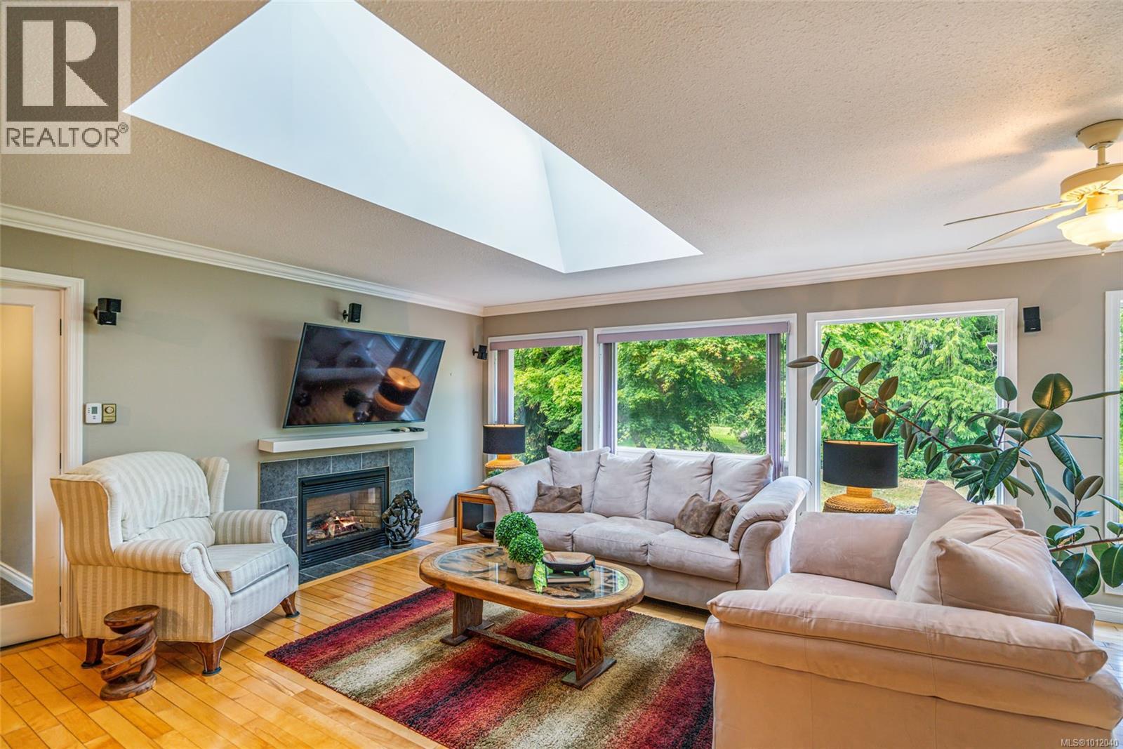 Photo 2 of 1023 Harlequin Rd, Qualicum Beach BC