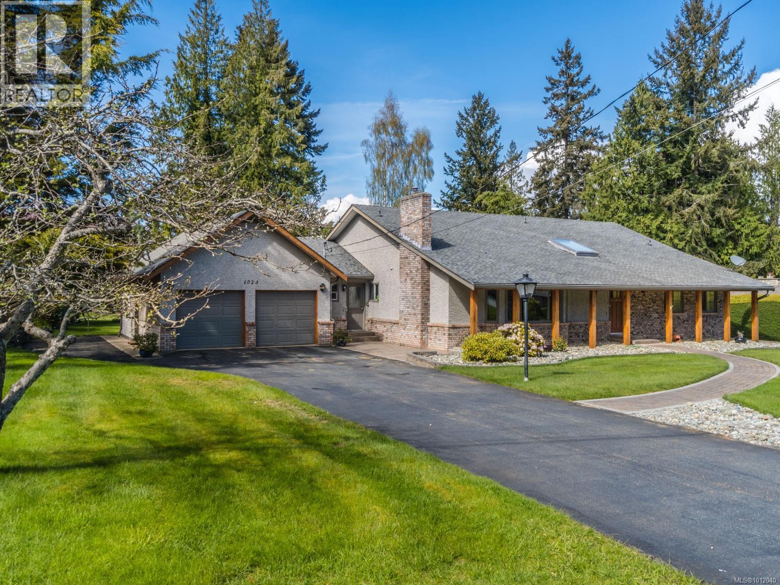 Photo 35 of 1023 Harlequin Rd, Qualicum Beach BC