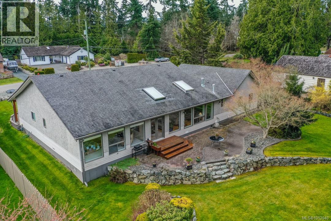 Photo 41 of 1023 Harlequin Rd, Qualicum Beach BC