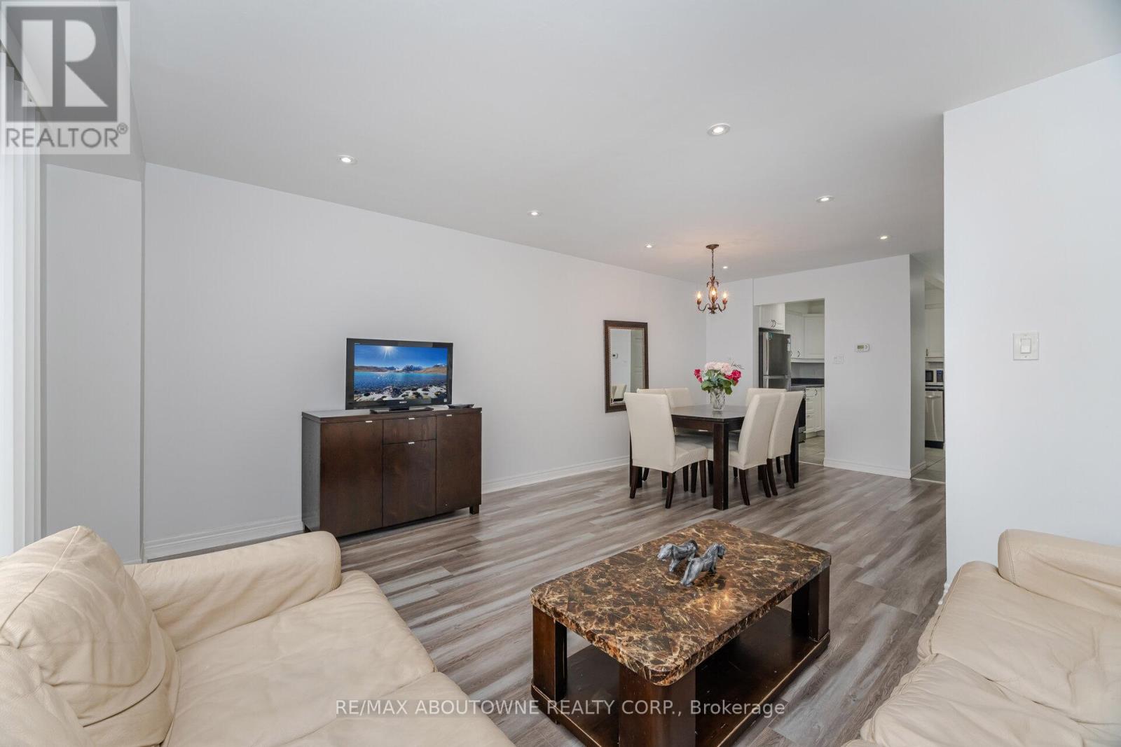 Photo 19 of 27 2779 Gananoque Drive, Mississauga ON