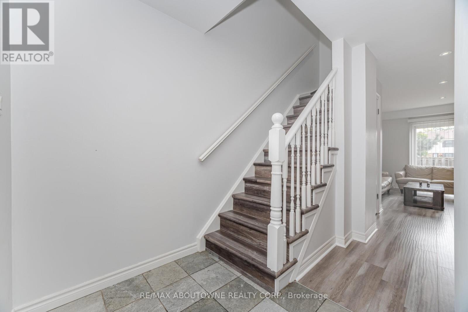 Photo 28 of 27 2779 Gananoque Drive, Mississauga ON