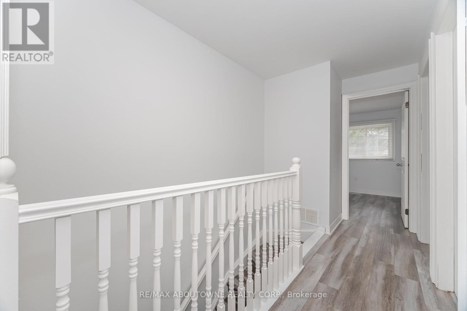 Photo 11 of 27 2779 Gananoque Drive, Mississauga ON