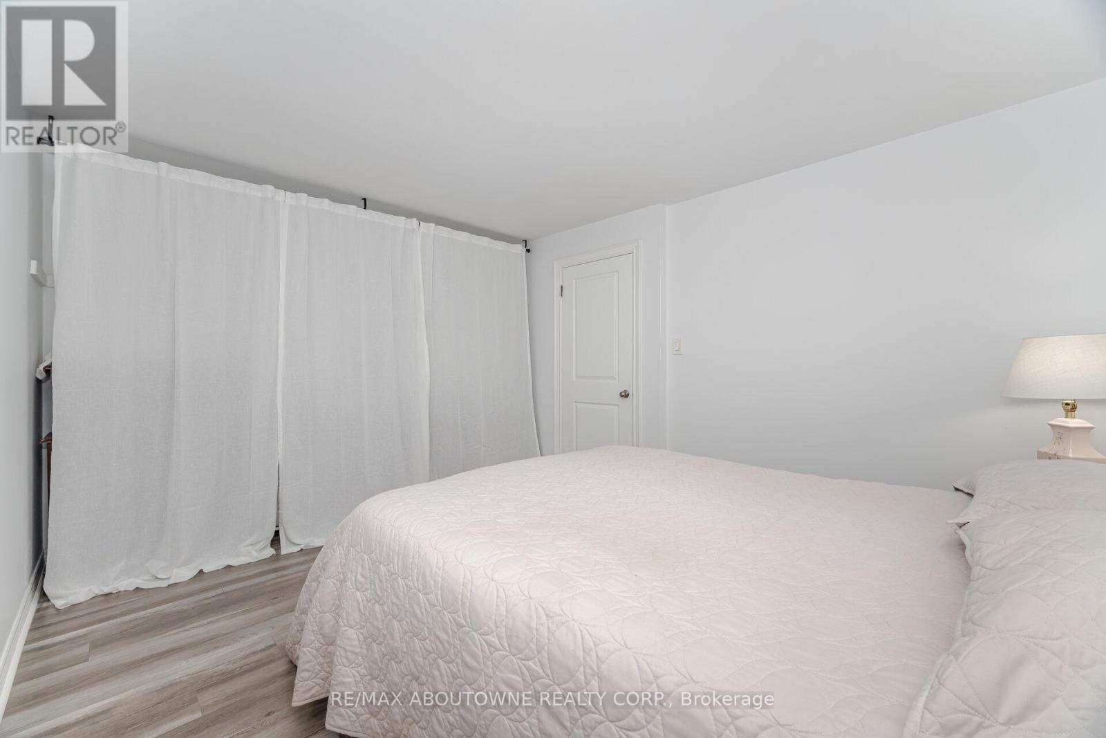 Photo 7 of 27 2779 Gananoque Drive, Mississauga ON
