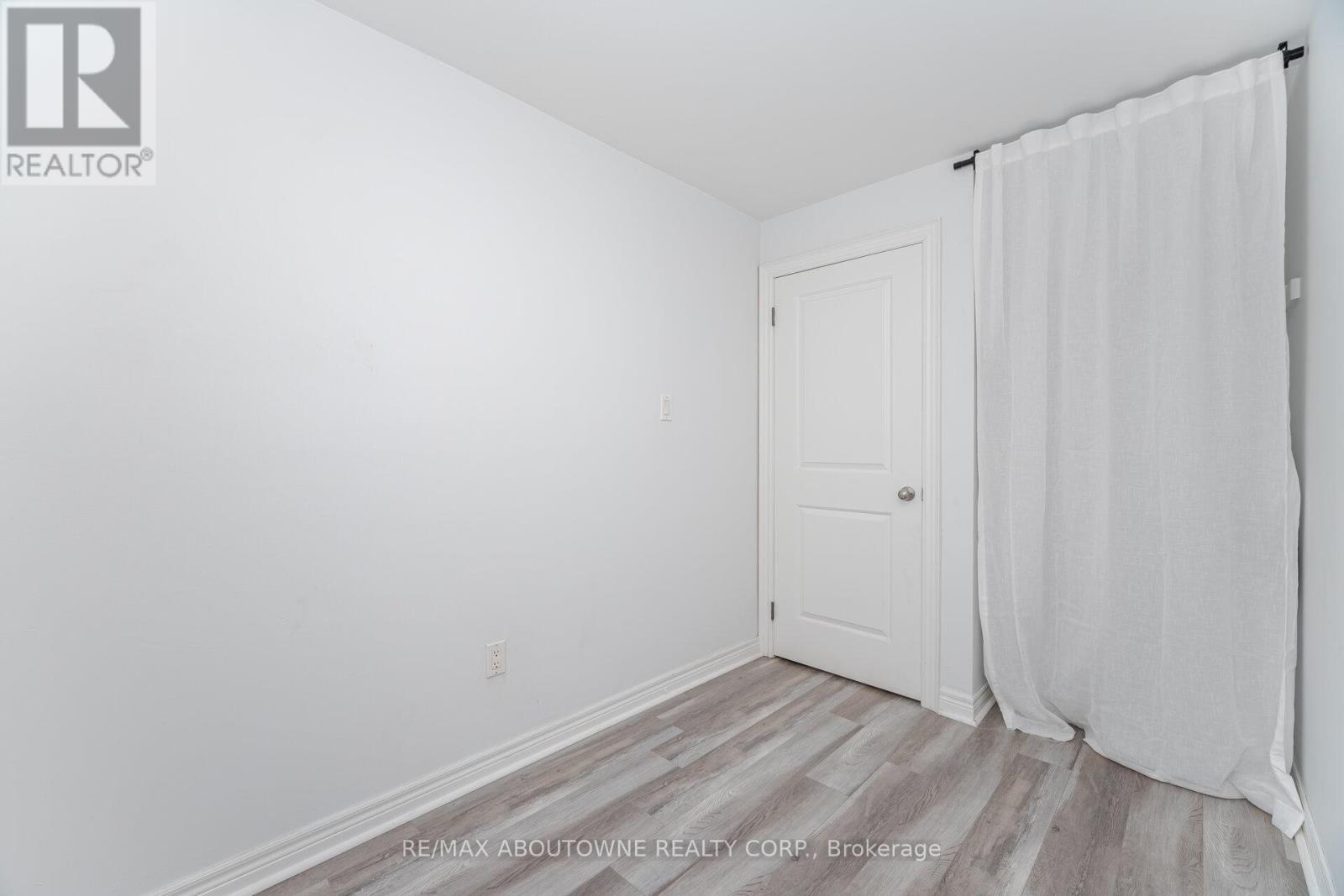 Photo 21 of 27 2779 Gananoque Drive, Mississauga ON