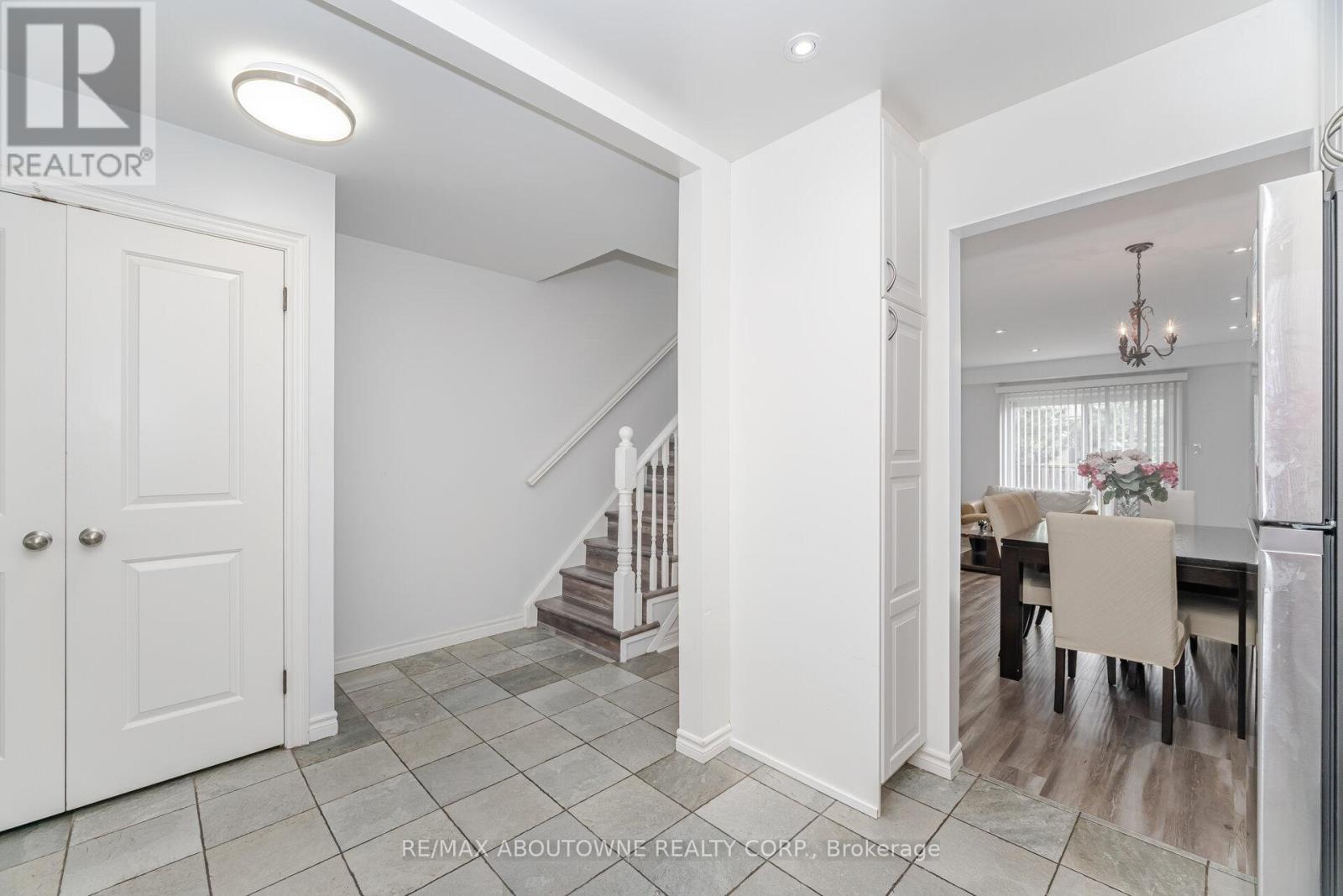 Photo 14 of 27 2779 Gananoque Drive, Mississauga ON