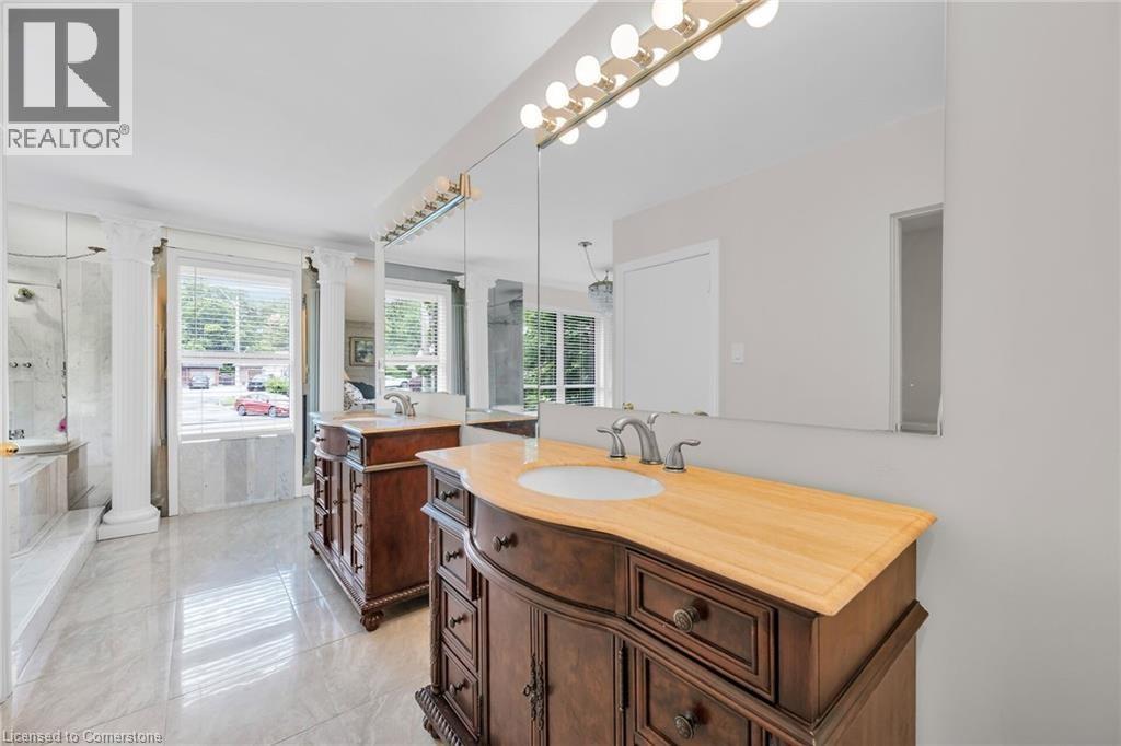 Photo 44 of 16 Freeland Court, Hamilton ON