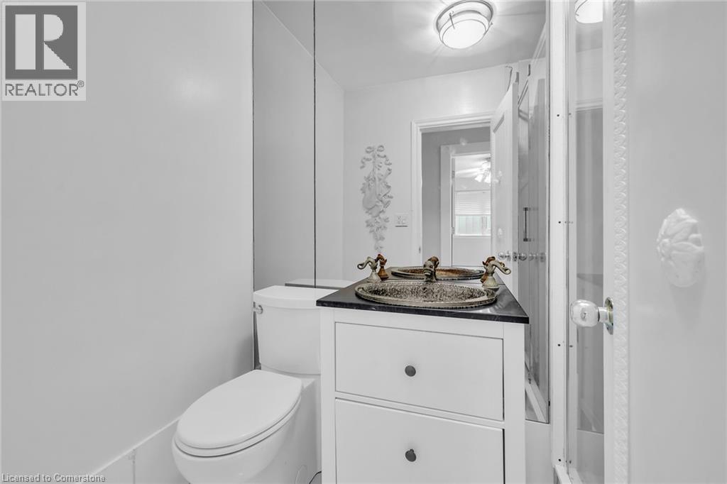 Photo 43 of 16 Freeland Court, Hamilton ON