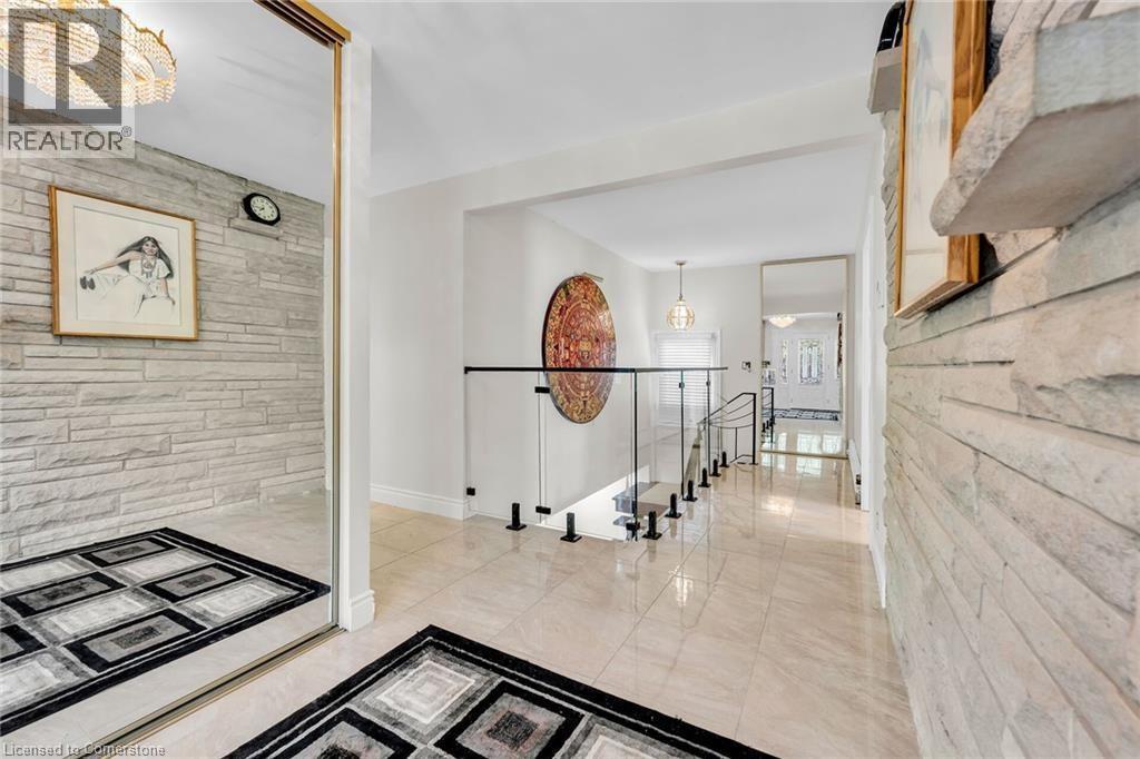 Photo 34 of 16 Freeland Court, Hamilton ON