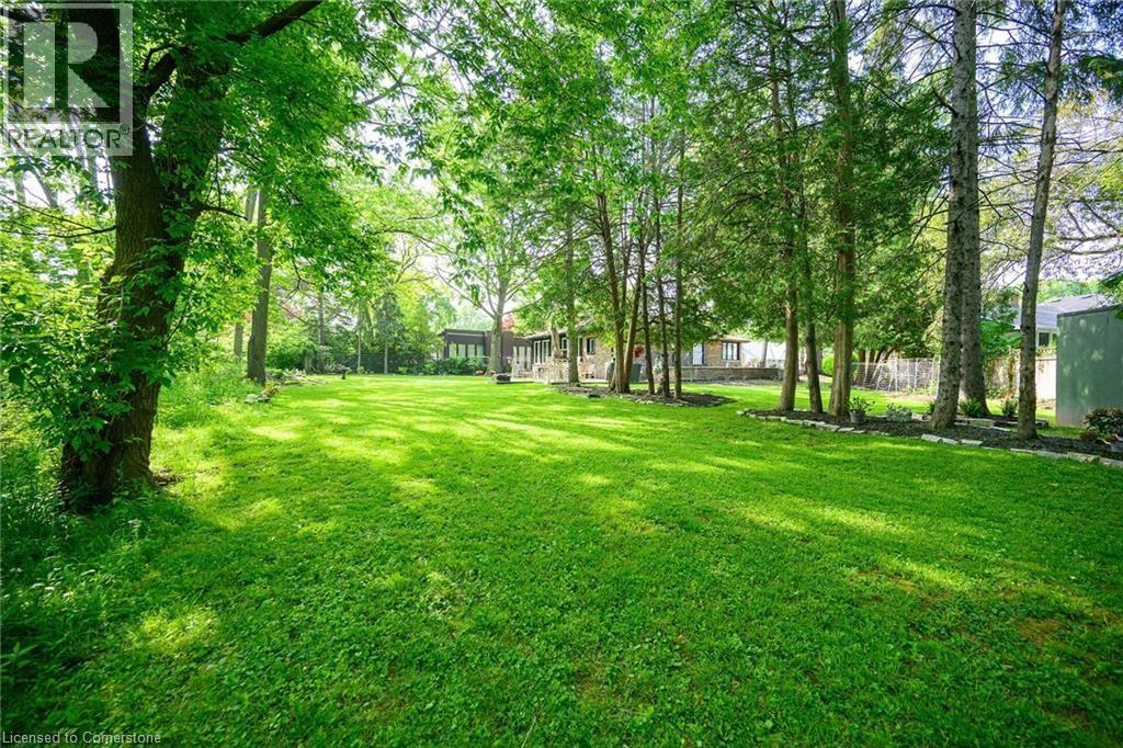Photo 18 of 16 Freeland Court, Hamilton ON