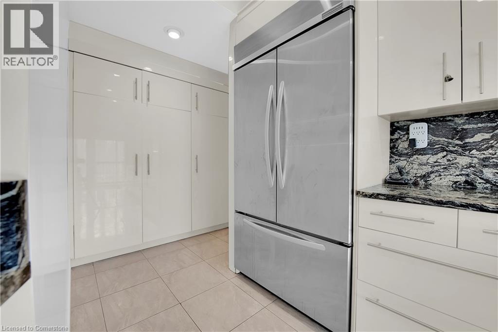 Photo 8 of 16 Freeland Court, Hamilton ON