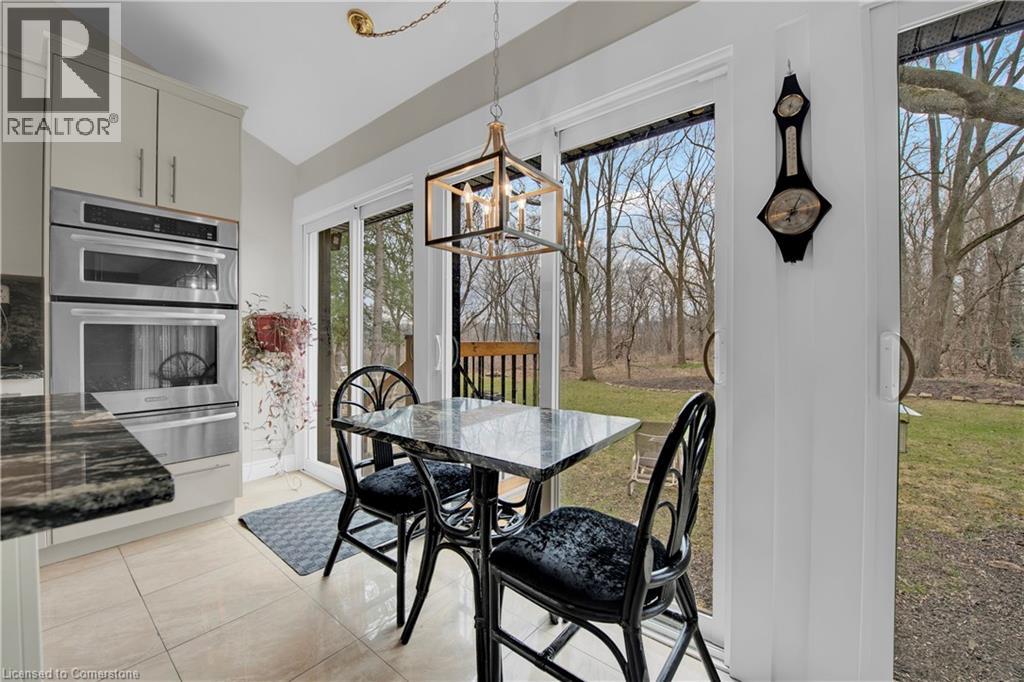 Photo 10 of 16 Freeland Court, Hamilton ON